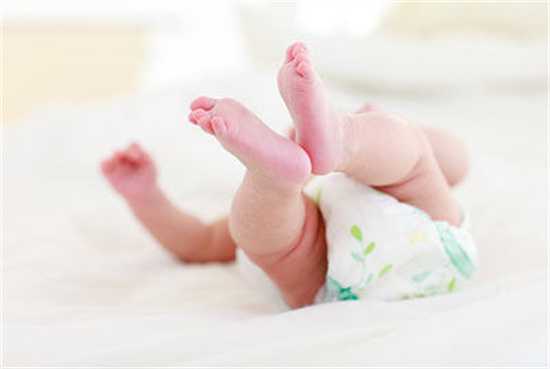 <b>宝宝如何安全有效地补钙：从出生到长大的全过程指南</b>